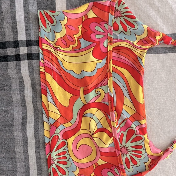 Fun crop top - Picture 2 of 3